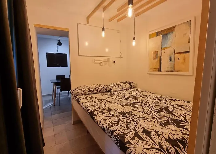 Secret Garden Of * Pirano